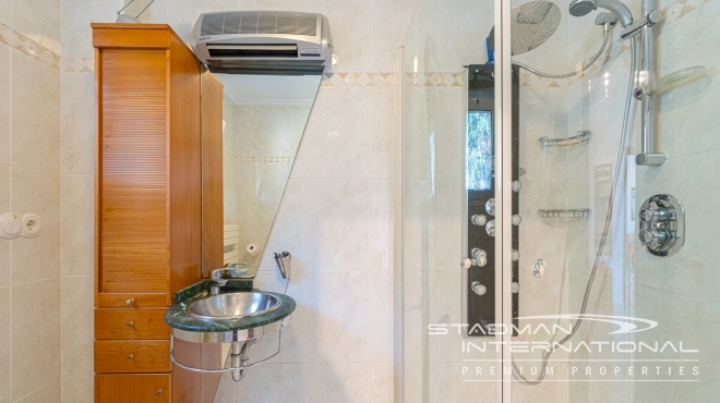 Exclusive Villa on a Large Plot with Sea and Mountain Views