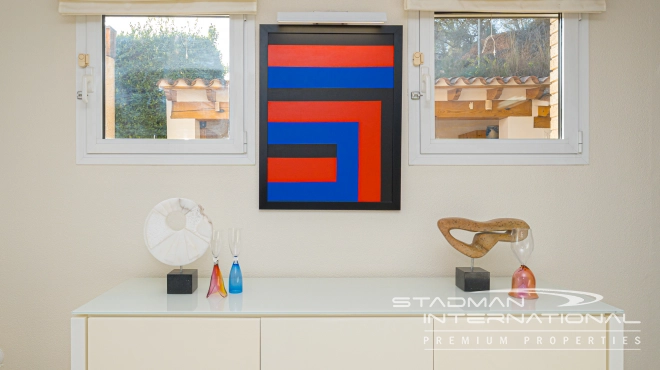 Exclusive Villa on a Large Plot with Sea and Mountain Views