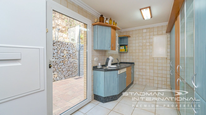 Exclusive Villa on a Large Plot with Sea and Mountain Views