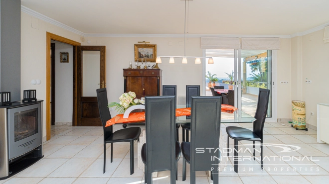 Exclusive Villa on a Large Plot with Sea and Mountain Views