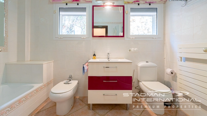 Exclusive Villa on a Large Plot with Sea and Mountain Views