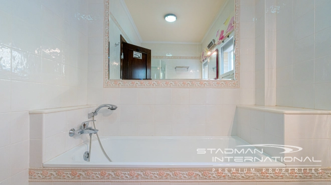 Exclusive Villa on a Large Plot with Sea and Mountain Views