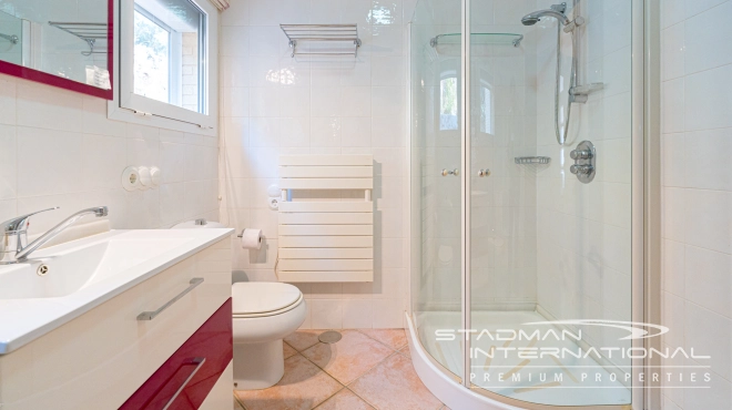 Exclusive Villa on a Large Plot with Sea and Mountain Views