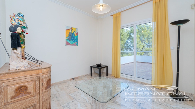 Exclusive Villa on a Large Plot with Sea and Mountain Views