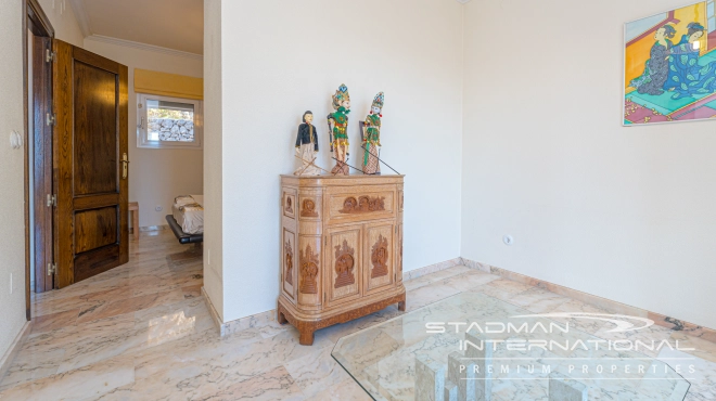 Exclusive Villa on a Large Plot with Sea and Mountain Views