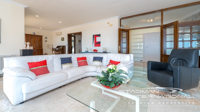 Exclusive Villa on a Large Plot with Sea and Mountain Views