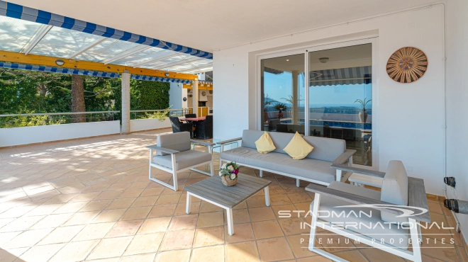 Exclusive Villa on a Large Plot with Sea and Mountain Views