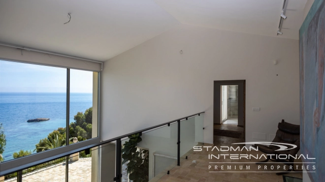 Frontline Piece of Art with easy Access to the Beach and Porto Senso