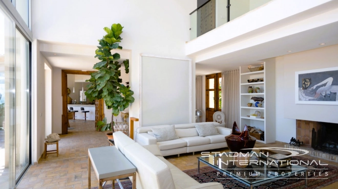 Frontline Piece of Art with easy Access to the Beach and Porto Senso