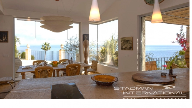 Frontline Piece of Art with easy Access to the Beach and Porto Senso