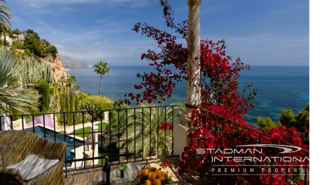 Frontline Piece of Art with easy Access to the Beach and Porto Senso