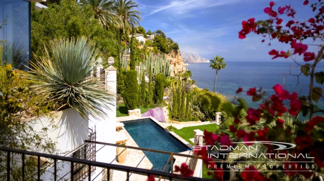 Frontline Piece of Art with easy Access to the Beach and Porto Senso