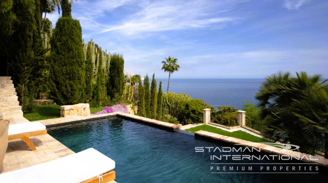 Frontline Piece of Art with easy Access to the Beach and Porto Senso