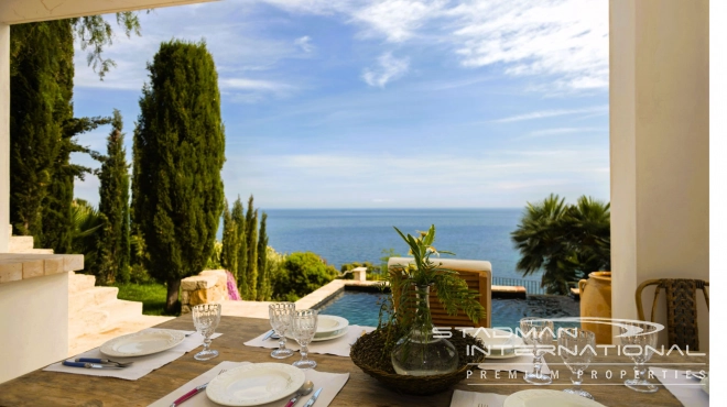 Frontline Piece of Art with easy Access to the Beach and Porto Senso