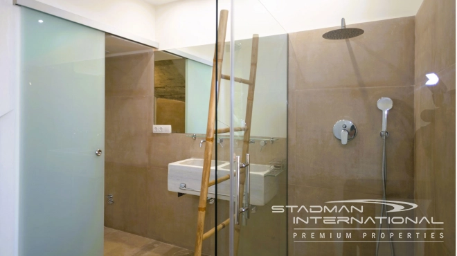 Frontline Piece of Art with easy Access to the Beach and Porto Senso