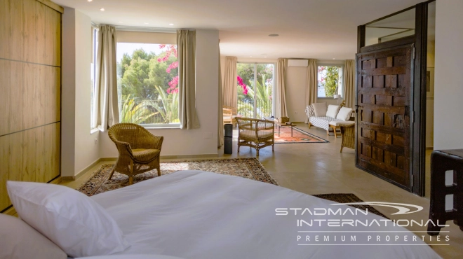 Frontline Piece of Art with easy Access to the Beach and Porto Senso