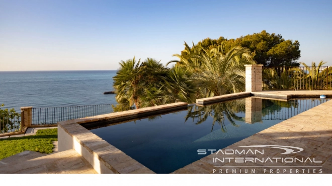 Frontline Piece of Art with easy Access to the Beach and Porto Senso