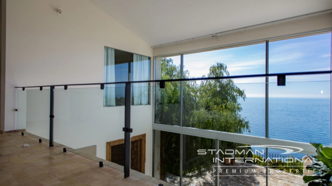Frontline Piece of Art with easy Access to the Beach and Porto Senso