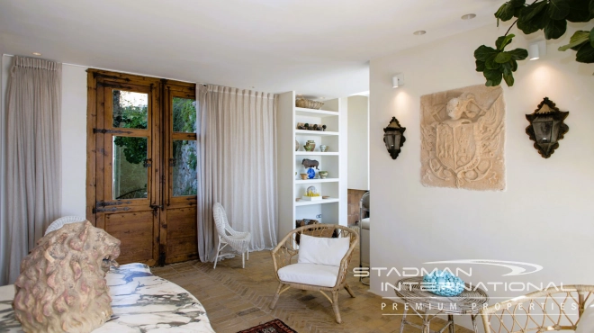 Frontline Piece of Art with easy Access to the Beach and Porto Senso