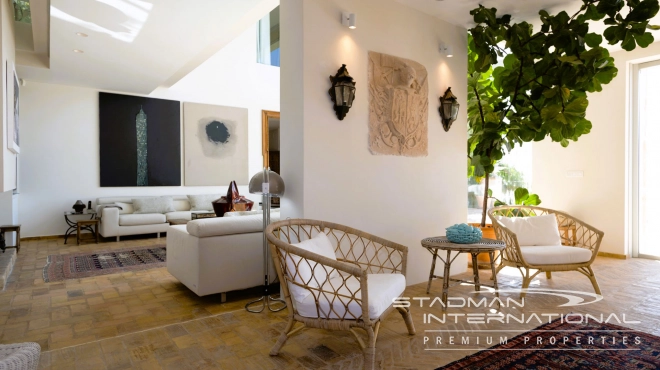 Frontline Piece of Art with easy Access to the Beach and Porto Senso