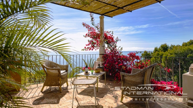 Frontline Piece of Art with easy Access to the Beach and Porto Senso