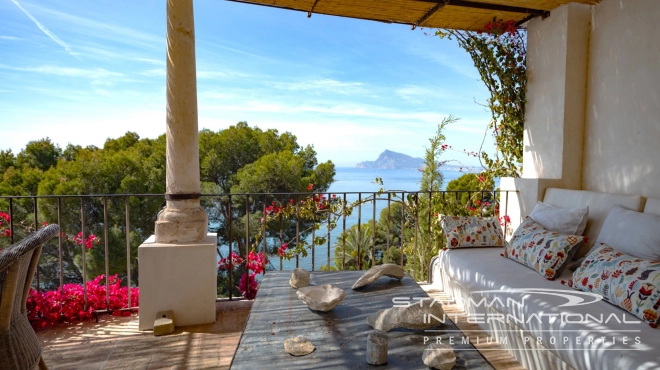 Frontline Piece of Art with easy Access to the Beach and Porto Senso