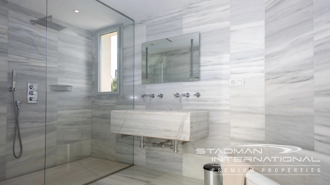 Frontline Piece of Art with easy Access to the Beach and Porto Senso