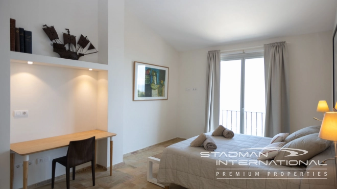 Frontline Piece of Art with easy Access to the Beach and Porto Senso