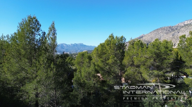 Großes Baugrundstück in der Sierra de Altea in der Nähe des Golfplatzes
