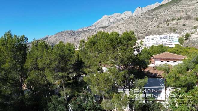 Großes Baugrundstück in der Sierra de Altea in der Nähe des Golfplatzes