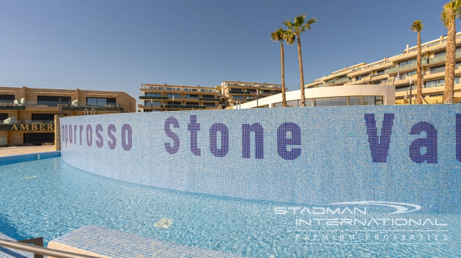 Luxueux Penthouse d'Angle avec Vue sur la Mer et Grandes Terrasses