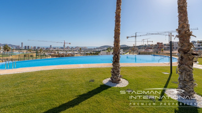 Luxueux Penthouse d'Angle avec Vue sur la Mer et Grandes Terrasses