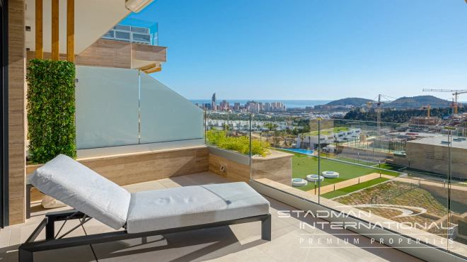 Luxueux Penthouse d'Angle avec Vue sur la Mer et Grandes Terrasses