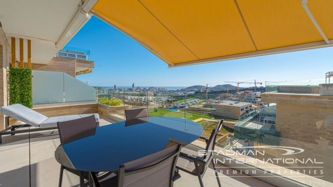 Luxueux Penthouse d'Angle avec Vue sur la Mer et Grandes Terrasses