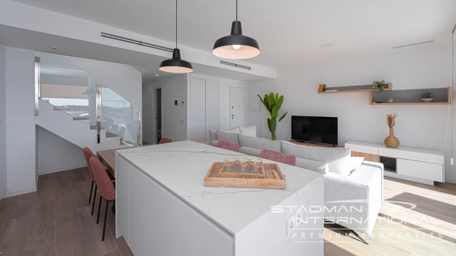 Luxueux Penthouse d'Angle avec Vue sur la Mer et Grandes Terrasses