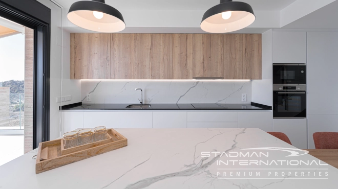 Luxueux Penthouse d'Angle avec Vue sur la Mer et Grandes Terrasses