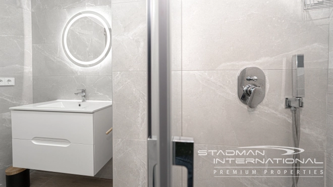 Luxueux Penthouse d'Angle avec Vue sur la Mer et Grandes Terrasses