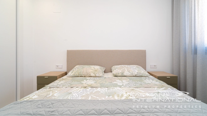 Luxueux Penthouse d'Angle avec Vue sur la Mer et Grandes Terrasses