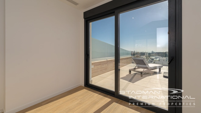 Luxueux Penthouse d'Angle avec Vue sur la Mer et Grandes Terrasses