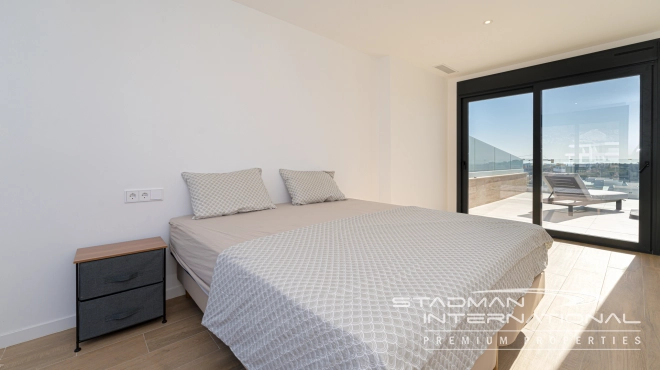 Luxueux Penthouse d'Angle avec Vue sur la Mer et Grandes Terrasses