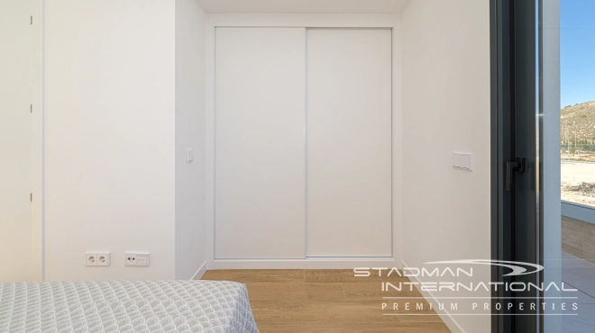 Luxueux Penthouse d'Angle avec Vue sur la Mer et Grandes Terrasses