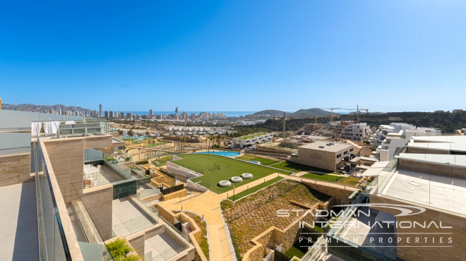 Luxueux Penthouse d'Angle avec Vue sur la Mer et Grandes Terrasses
