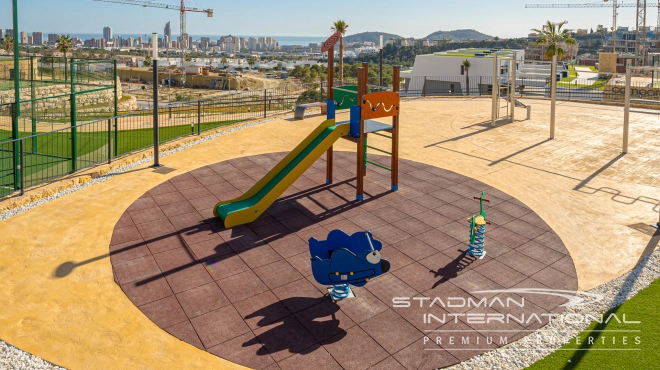 Luxueux Penthouse d'Angle avec Vue sur la Mer et Grandes Terrasses