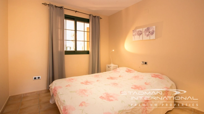 Romslig Sørvendt Leilighet med Vakker Fjellutsikt