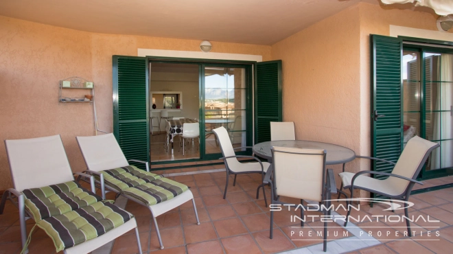 Romslig Sørvendt Leilighet med Vakker Fjellutsikt