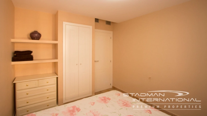 Romslig Sørvendt Leilighet med Vakker Fjellutsikt