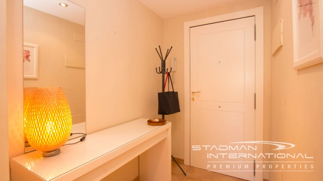 Romslig Sørvendt Leilighet med Vakker Fjellutsikt