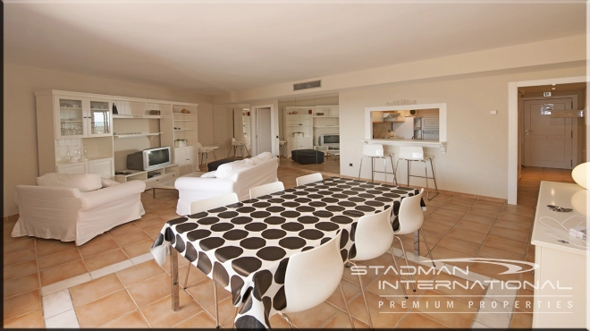 Romslig Sørvendt Leilighet med Vakker Fjellutsikt