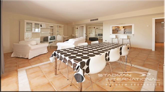 Romslig Sørvendt Leilighet med Vakker Fjellutsikt