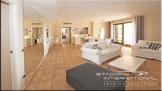 Romslig Sørvendt Leilighet med Vakker Fjellutsikt